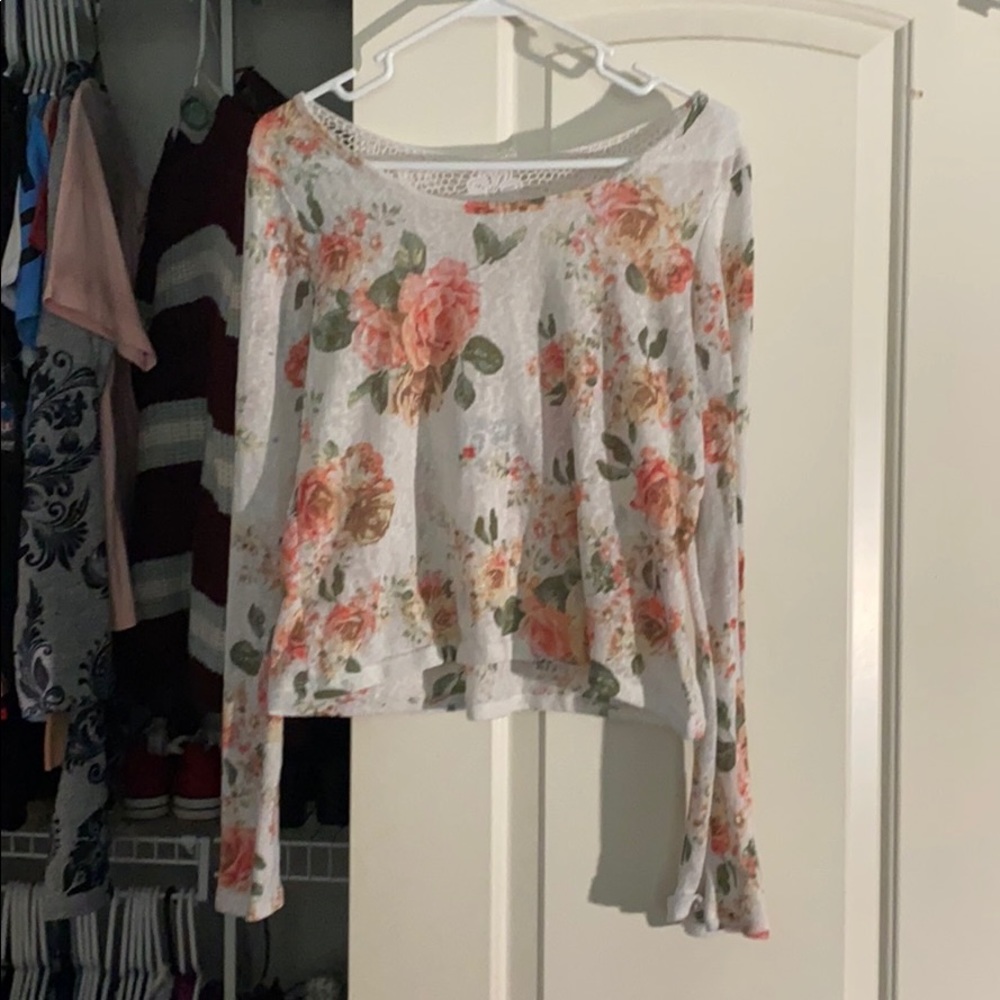 Cropped rose long sleeve with wide sleeves